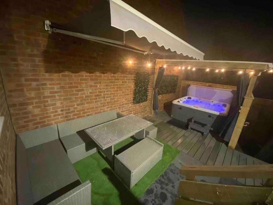 Hot Tub, Free Parking, Near Shops & Restaurants, Location 1M To City Jesmond Zewnętrze zdjęcie