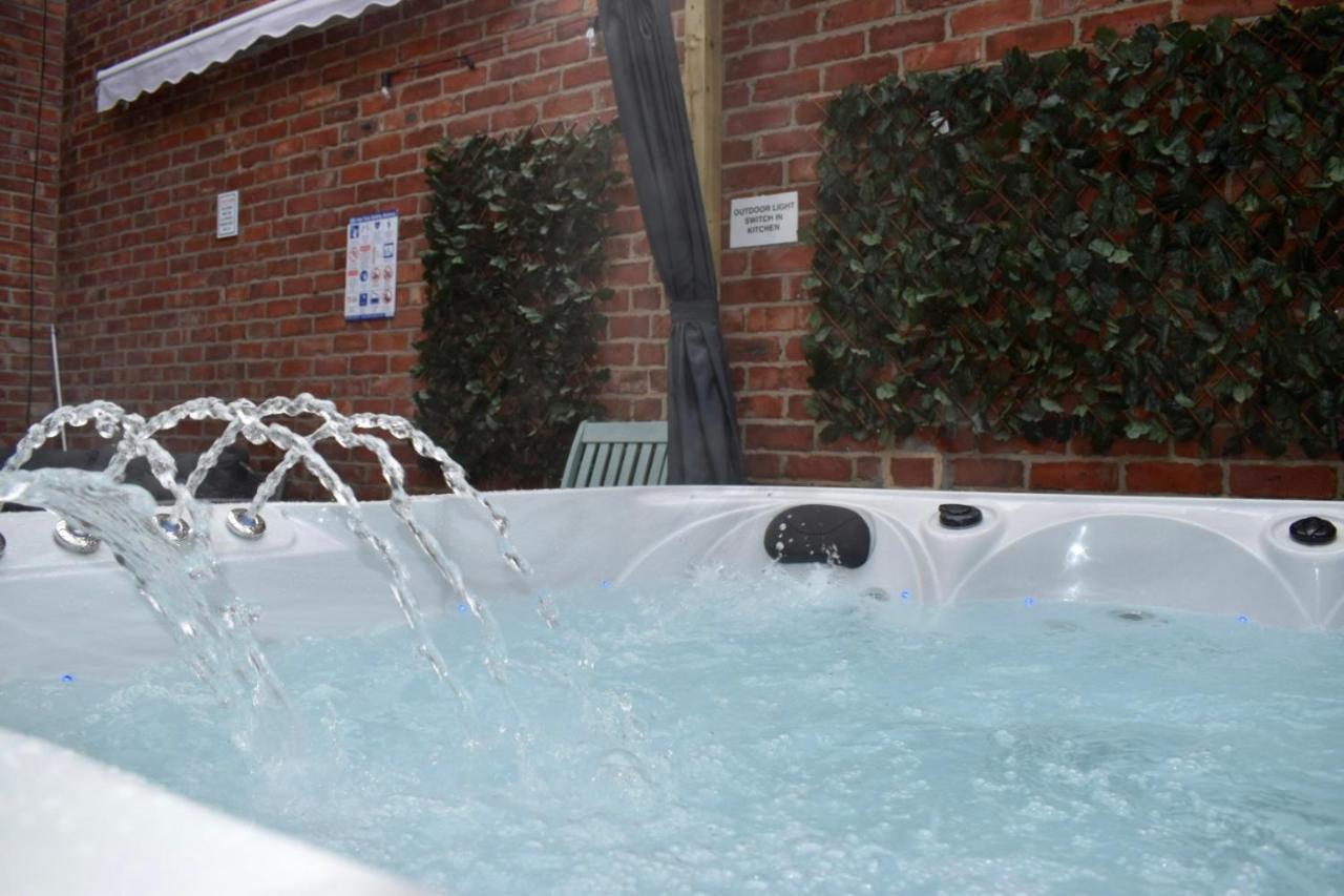 Hot Tub, Free Parking, Near Shops & Restaurants, Location 1M To City Jesmond Zewnętrze zdjęcie